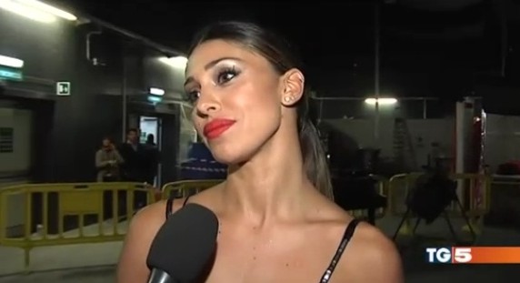 Belen Rodriguez e Stefano De Martino insieme, con sguardi distanti