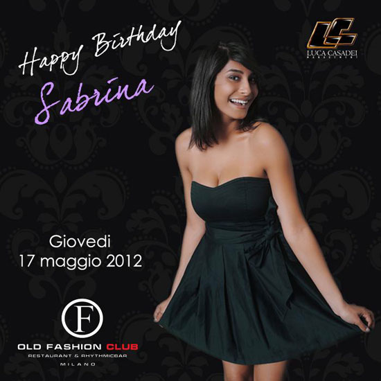 Sabrina Mbarek durante il compleanno all’Old Fashion Club di Milano circondata dai fan