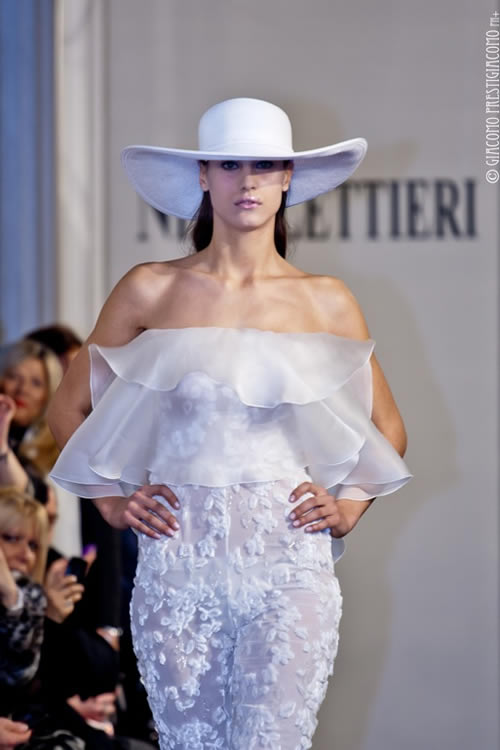 Ludovica Perissinotto in passerella ad Alta Roma con abito elegante firmato Renato Balestra