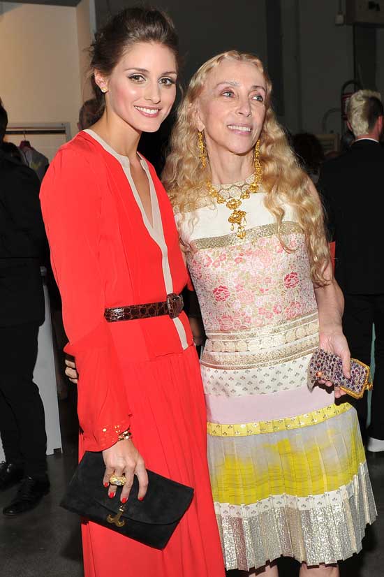 Olivia Palermo inaugura lo stand Fidenza Village durante Convivio a Milano