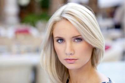 Sarah Baderna, terza classificata a Miss Italia 2011, nel video di Mef