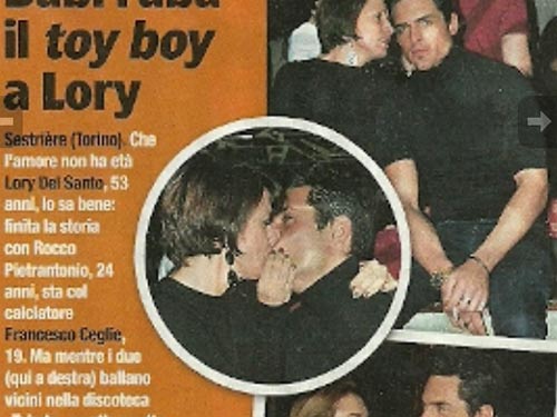 Francesco Ceglie e Bubi Barbieri in discoteca durante il momento del bacio