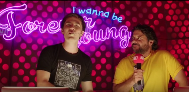 Francesco Sole fa il Dj in Forever Young
