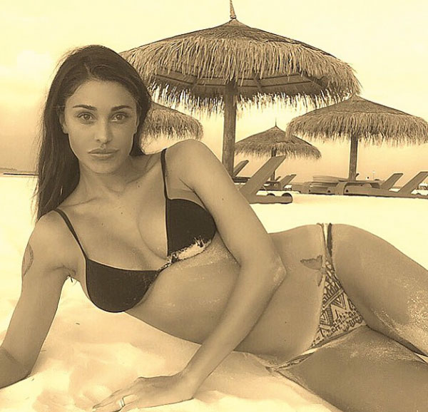Belen Rodriguez ha già superato la prova costume? Ecco il suo fisico oggi. VOTA