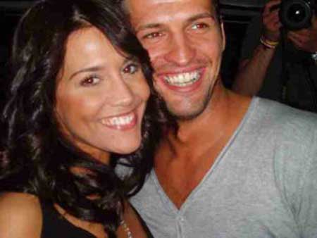 Rosa Baiano ed Emanuele Pagano sorridenti insieme, il simbolo del loro amore e felicità