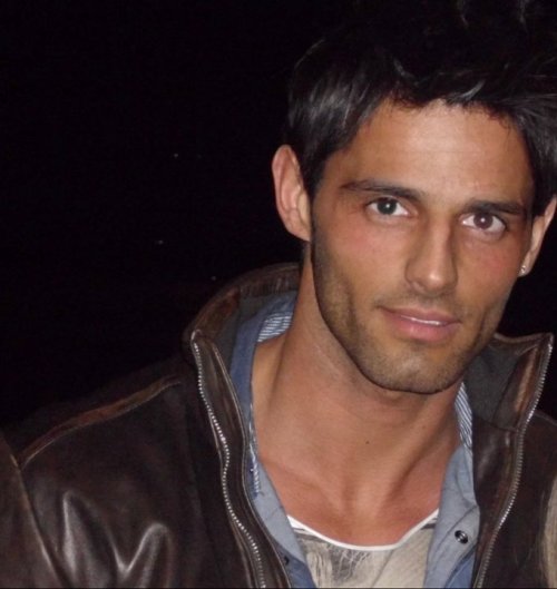 Alessio di Uomini e Donne durante il confronto in studio con le corteggiatrici