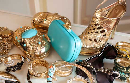 Anna Dello Russo in abito azzurro alla presentazione della capsule collection per H&M