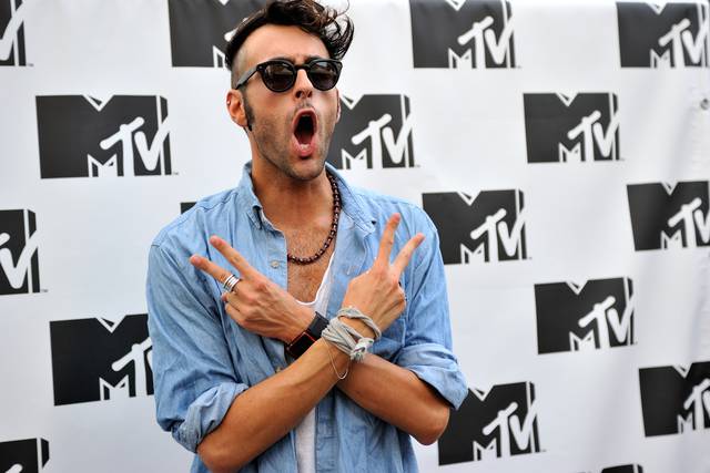 Marco Mengoni ospite a The Voice Italia con Bastille e Bennato