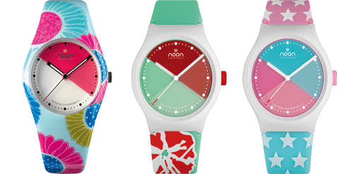 orologio colorato estivo noon Copenhagen al polso su sfondo luminoso