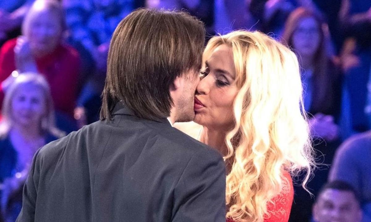 Valeria Marini il fidanzato finisce in ospedale dopo aver fatto l