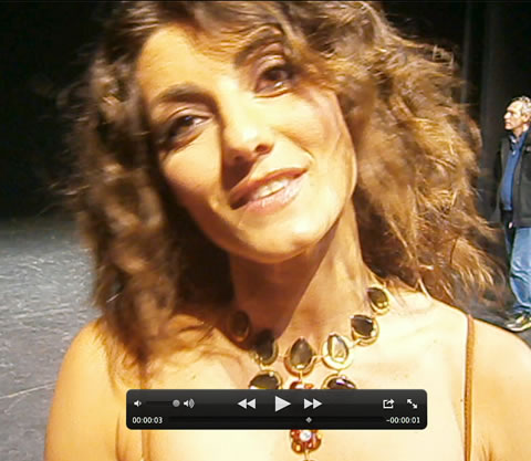 Samanta Togni in elegante abito da ballo durante una esibizione a Ballando con le stelle