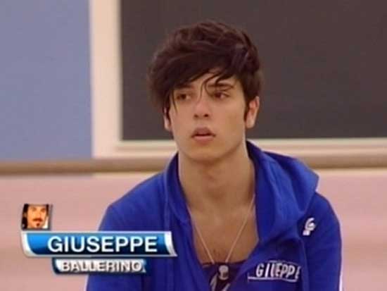 Stefano, Giuseppe e Francesca insieme sul palco di Amici di Maria De Filippi verso il serale