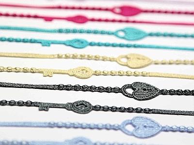 Bracciali Cruciani in pizzo macramè colorati con design Cuori e Ponte Milvio