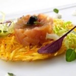 Herbert Hintner, prima stella Michelin in Alto Adige, svela la ricetta di tartare di salmerino abbinata al Riesling Montiggl