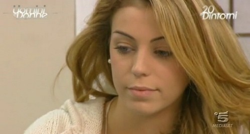 Alessia Cammarota sorridente in posa durante un evento di Uomini e Donne