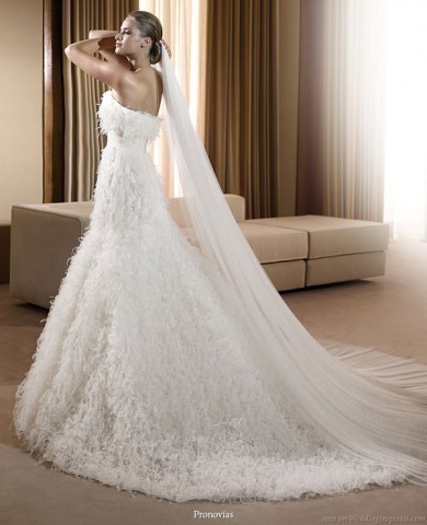 Abiti da sposa Pronovias per la stagione calda