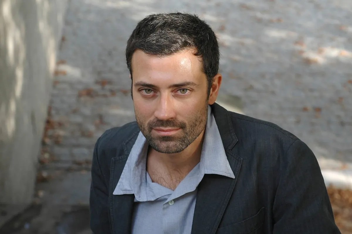 Andrea Bajani vince il Premio Strega 2025 con L’anniversario