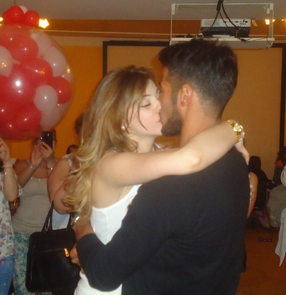 Aldo e Alessia insieme durante il viaggio dopo la scelta a Uomini e Donne