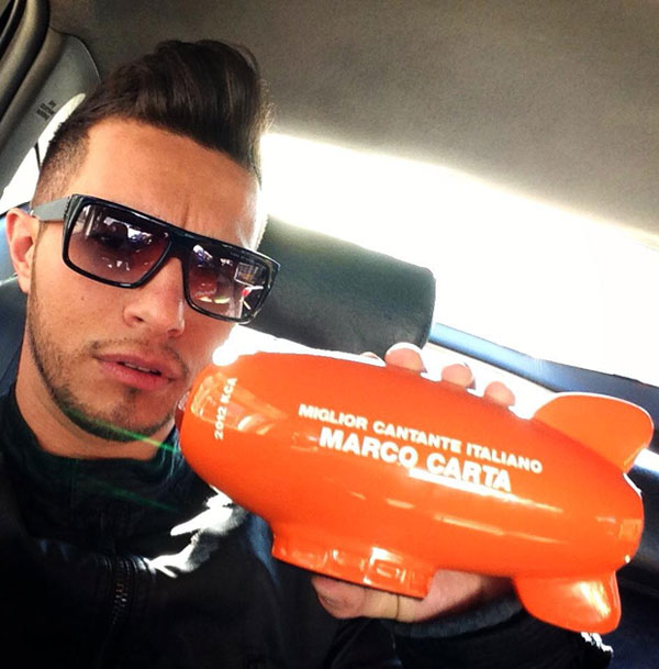 Marco Carta ha vinto il premio di Miglior Cantante Italiano ai Kids’ Choice Awards 2013