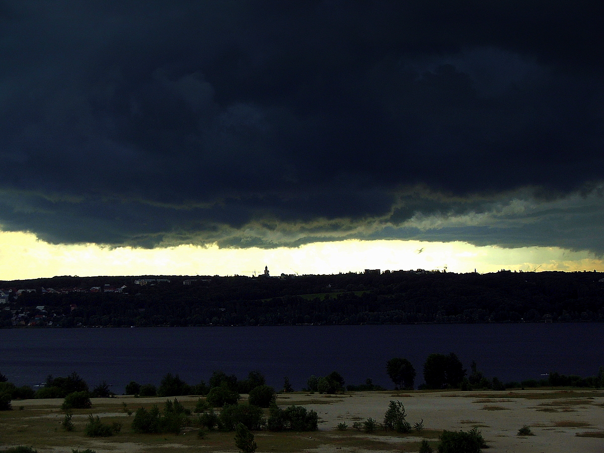 Allerta meteo arancione attiva per Napoli e Genova dal 20 ottobre — Foto: Karim Jamal / Wikimedia Commons (CC BY 3.0)