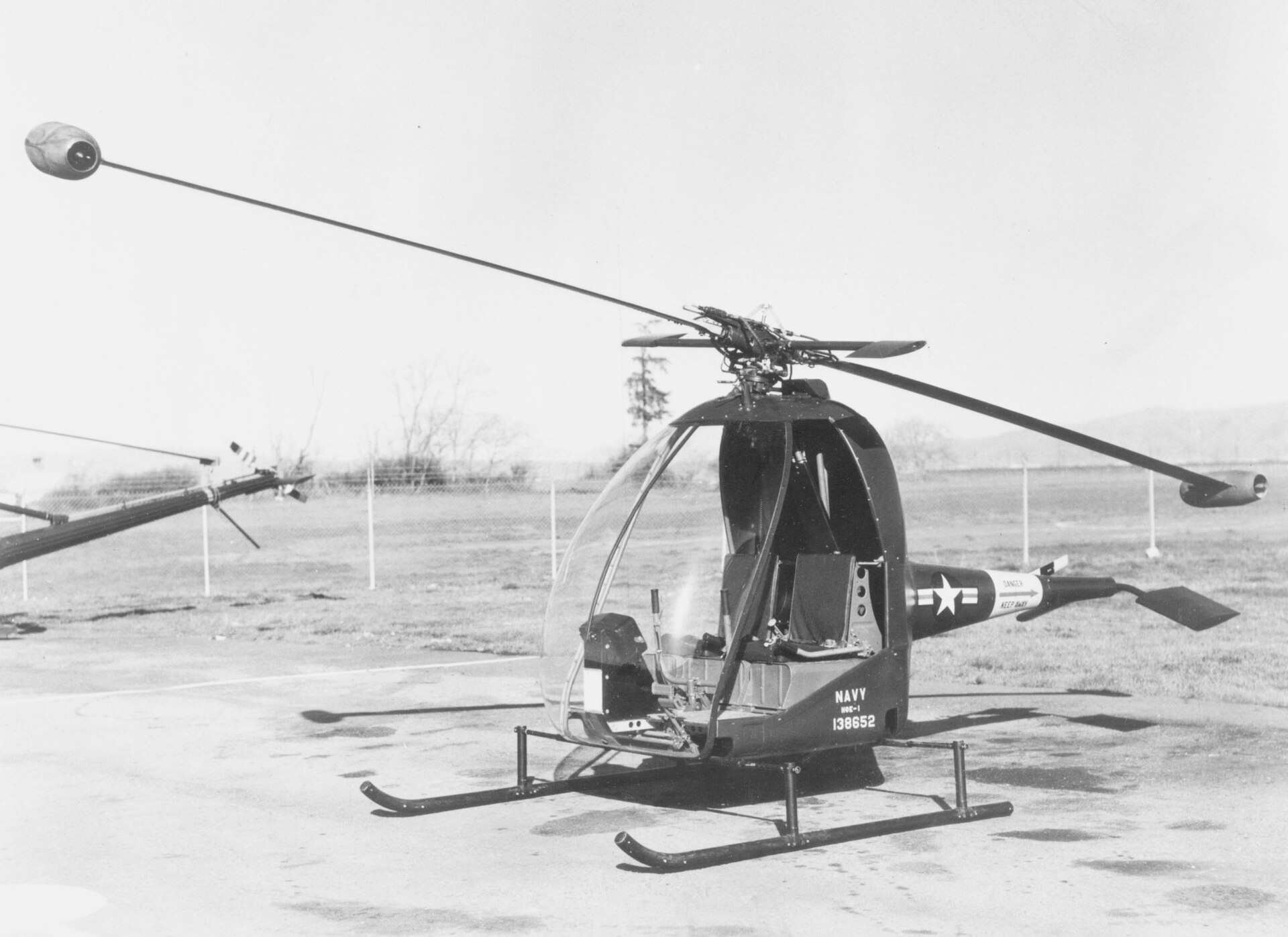 ENI blocca i prezzi dei carburanti: le reazioni del mercato in Italia — Foto: United Helicopters Incorporated / Wikimedia Commons (CC0)