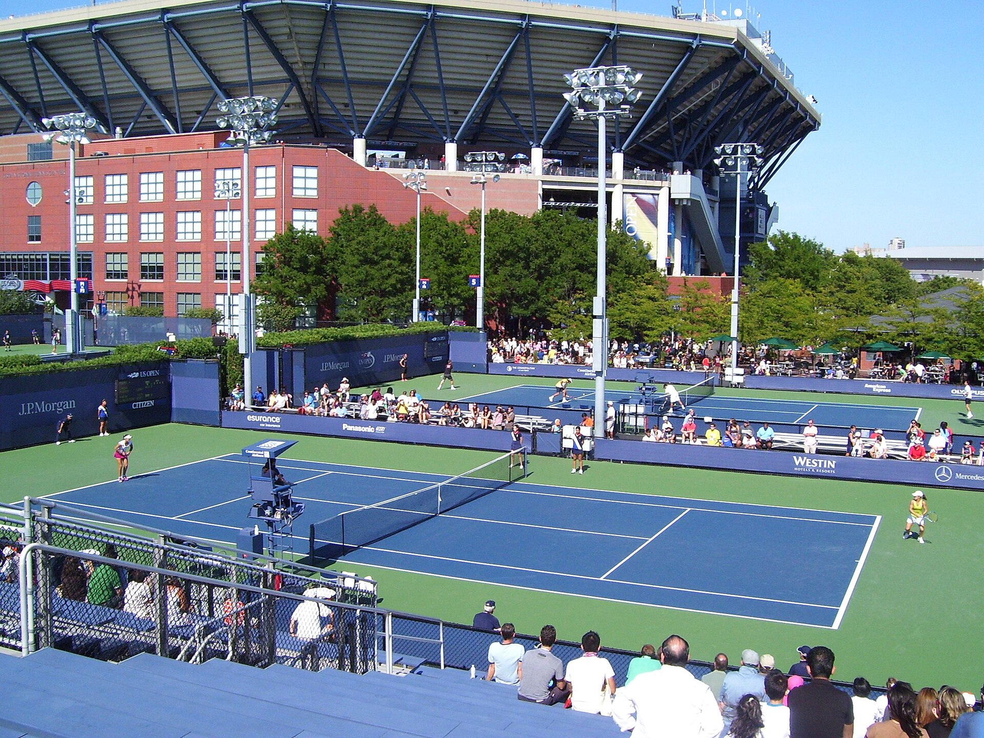 Khachanov e Auger-Aliassime si sfidano al primo turno dell'ATP 500 di Pechino — Foto: Darylsam ( talk ) / Wikimedia Commons (CC BY-SA 4.0)