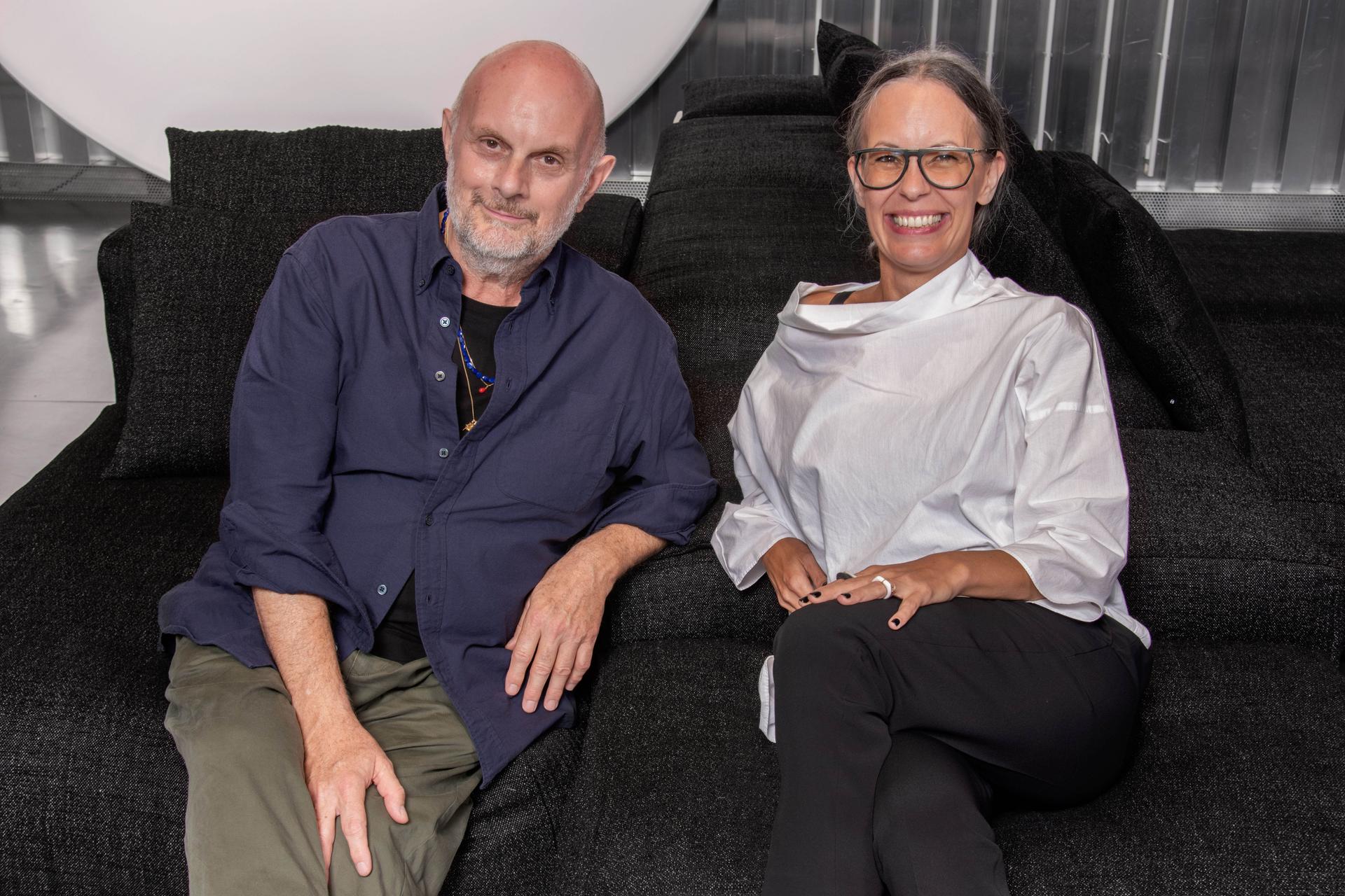 Living Divani e Massimo Monteforte: una collaborazione sartoriale per il divano Extrasoft