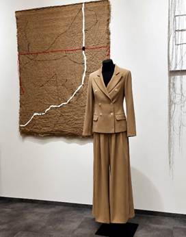 Moda e Arte si incontrano alla Moiré Gallery di Milano con la mostra ESSENZIAL