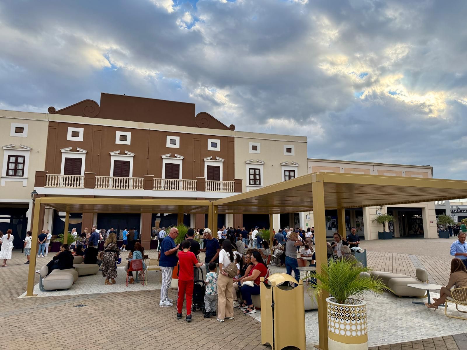 Calici al Village: dopo i bianchi siciliani, l’attesa si sposta sui rossi il 4 ottobre a Sicilia Outlet Village