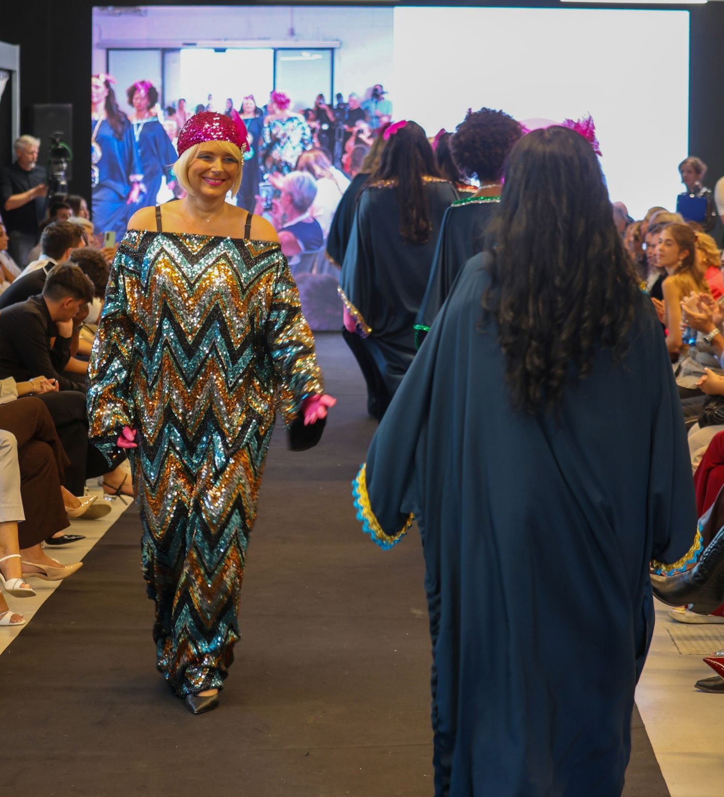 Barbara Braghin celebra dieci anni dalla chirurgia bariatrica sfilando con modelle curvy a Settembre Fashion Week Milano
