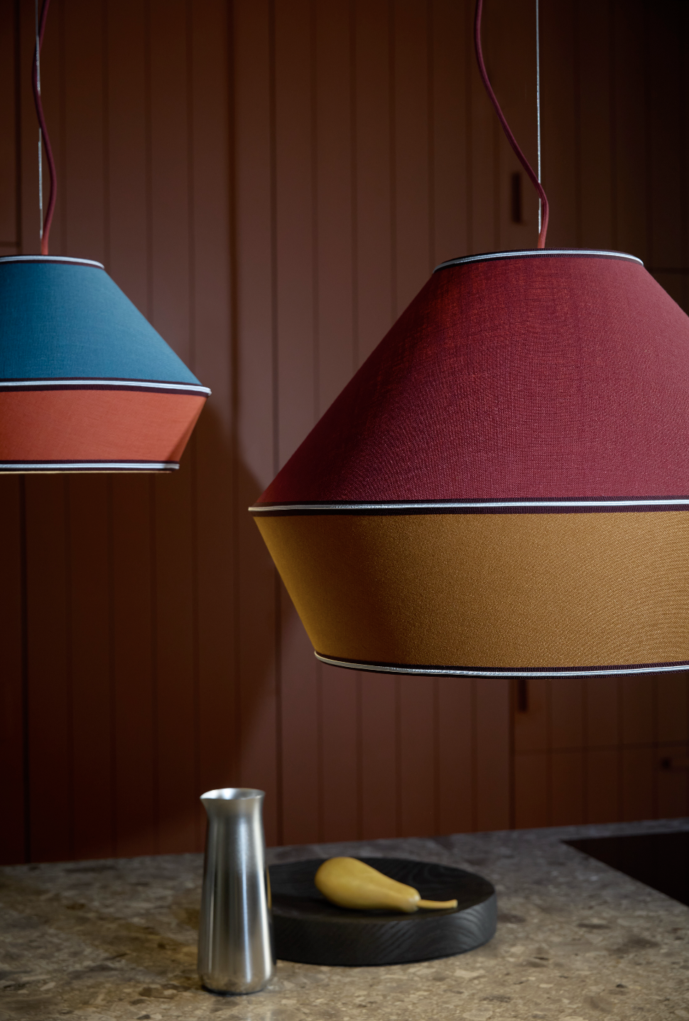 SERVOMUTO illumina un elegante appartamento milanese con le collezioni Meringa, Otto e Chalk