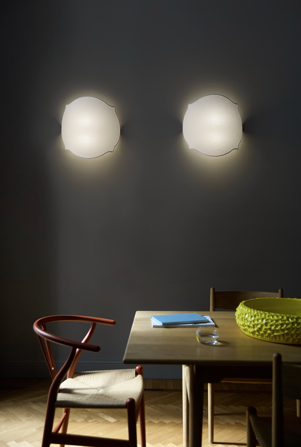 SERVOMUTO illumina un elegante appartamento milanese con le collezioni Meringa, Otto e Chalk