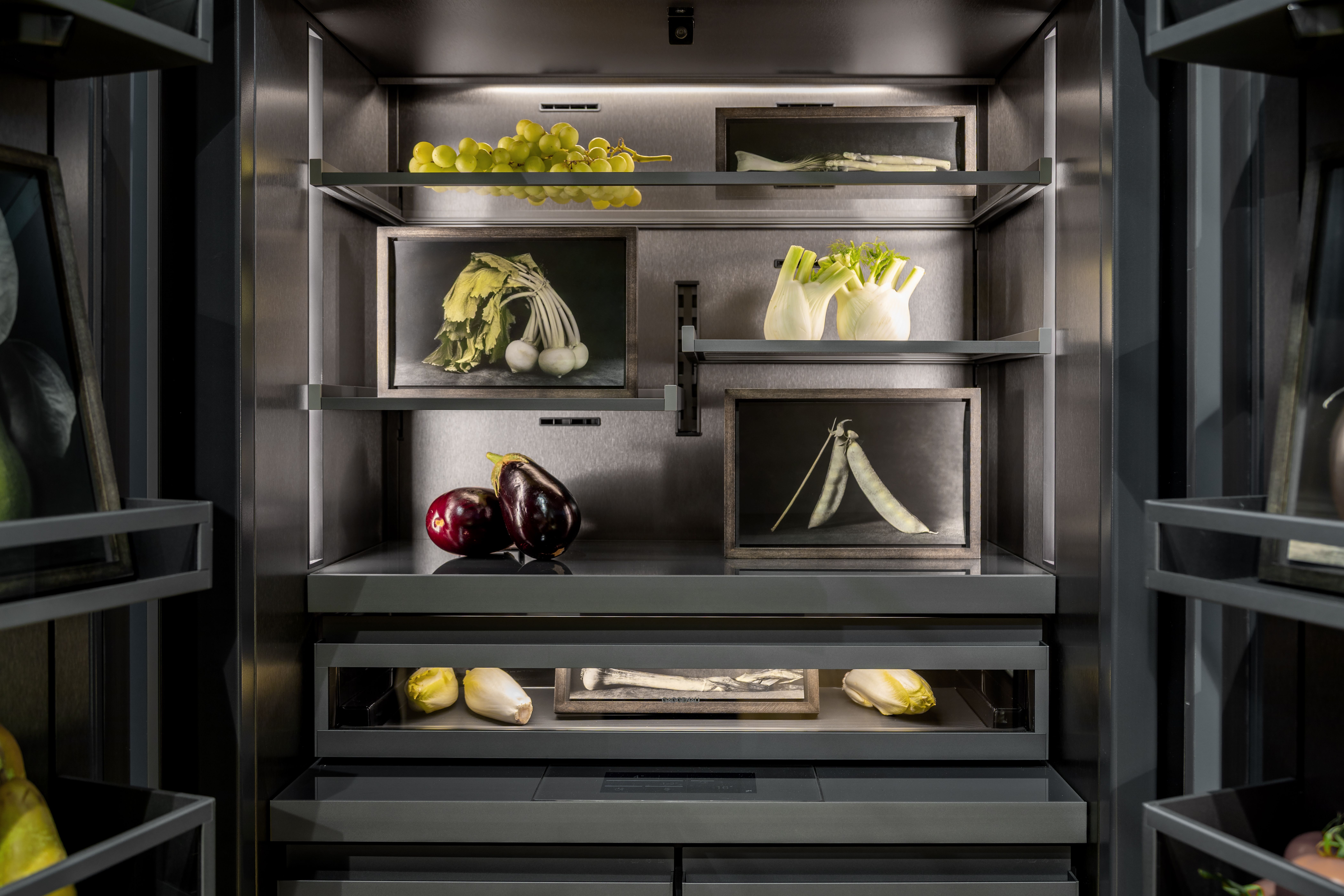 A Torino la mostra 'D’ENTRO' di Ingar Krauss ospitata dentro un frigorifero Gaggenau
