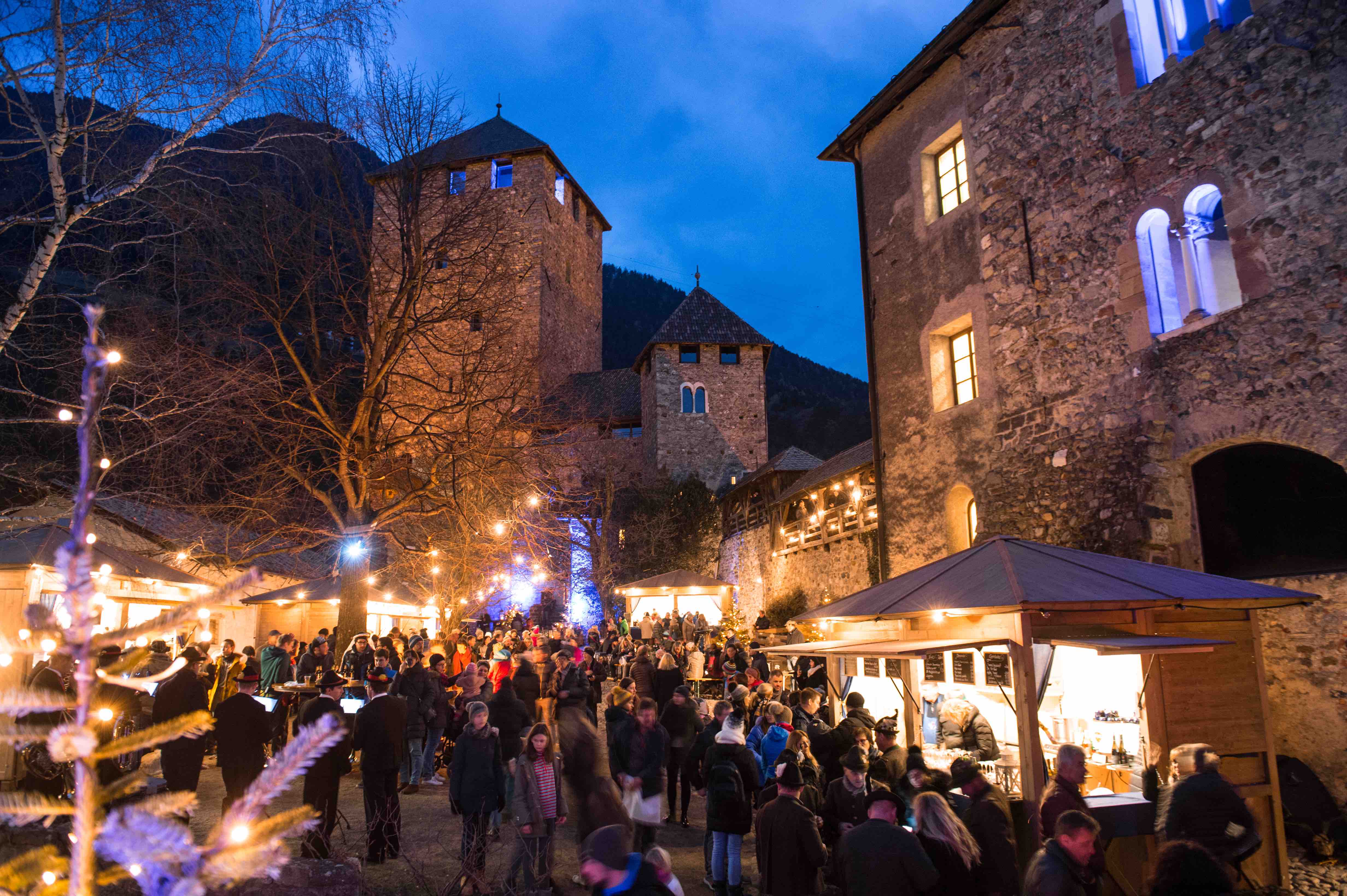 Avvento a Castel Tirolo: mercatino natalizio tra tradizione e artigianato in Alto Adige