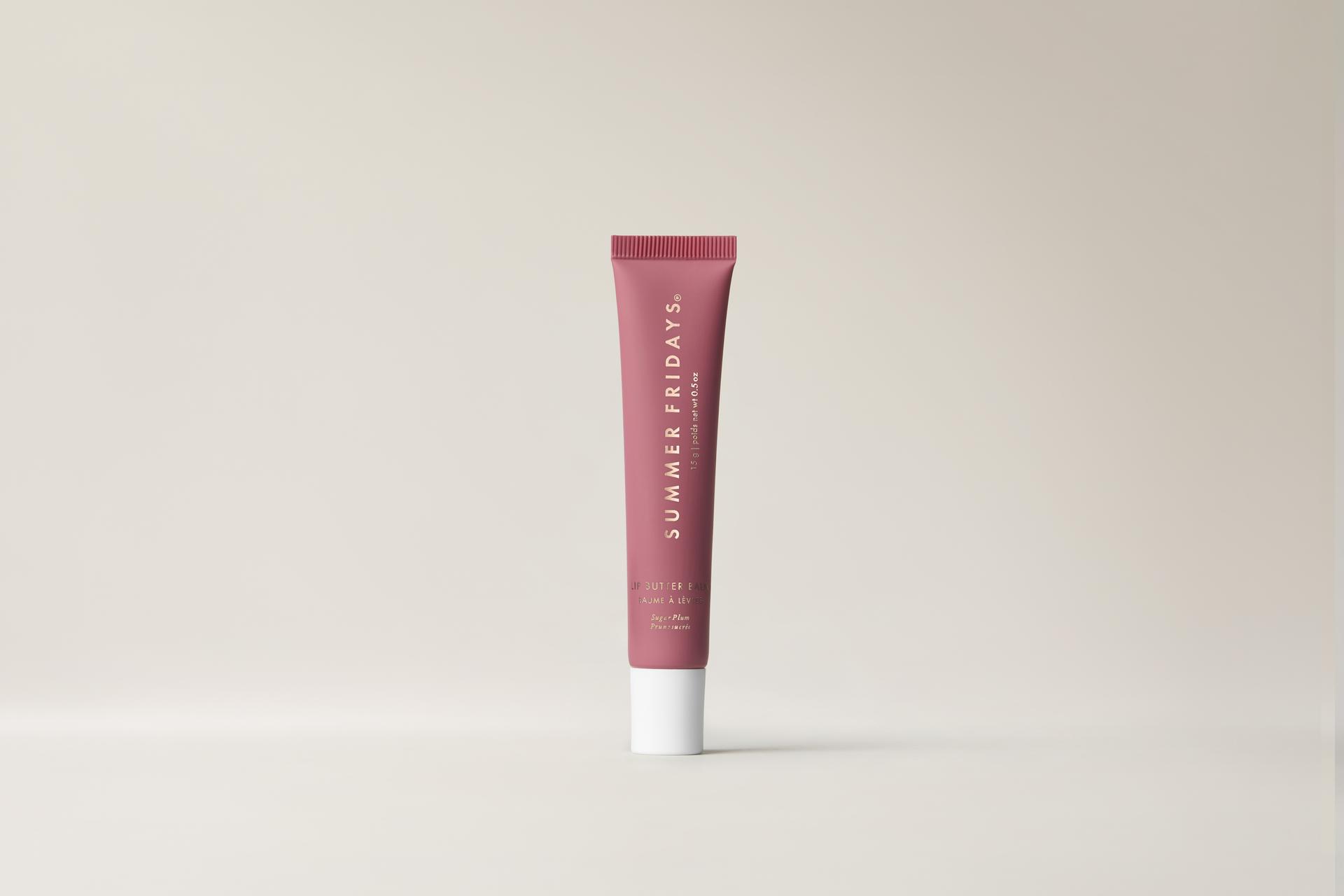 Summer Fridays presenta due nuove tonalità per il Lip Butter Balm: Mocha BonBon e Sugar Plum