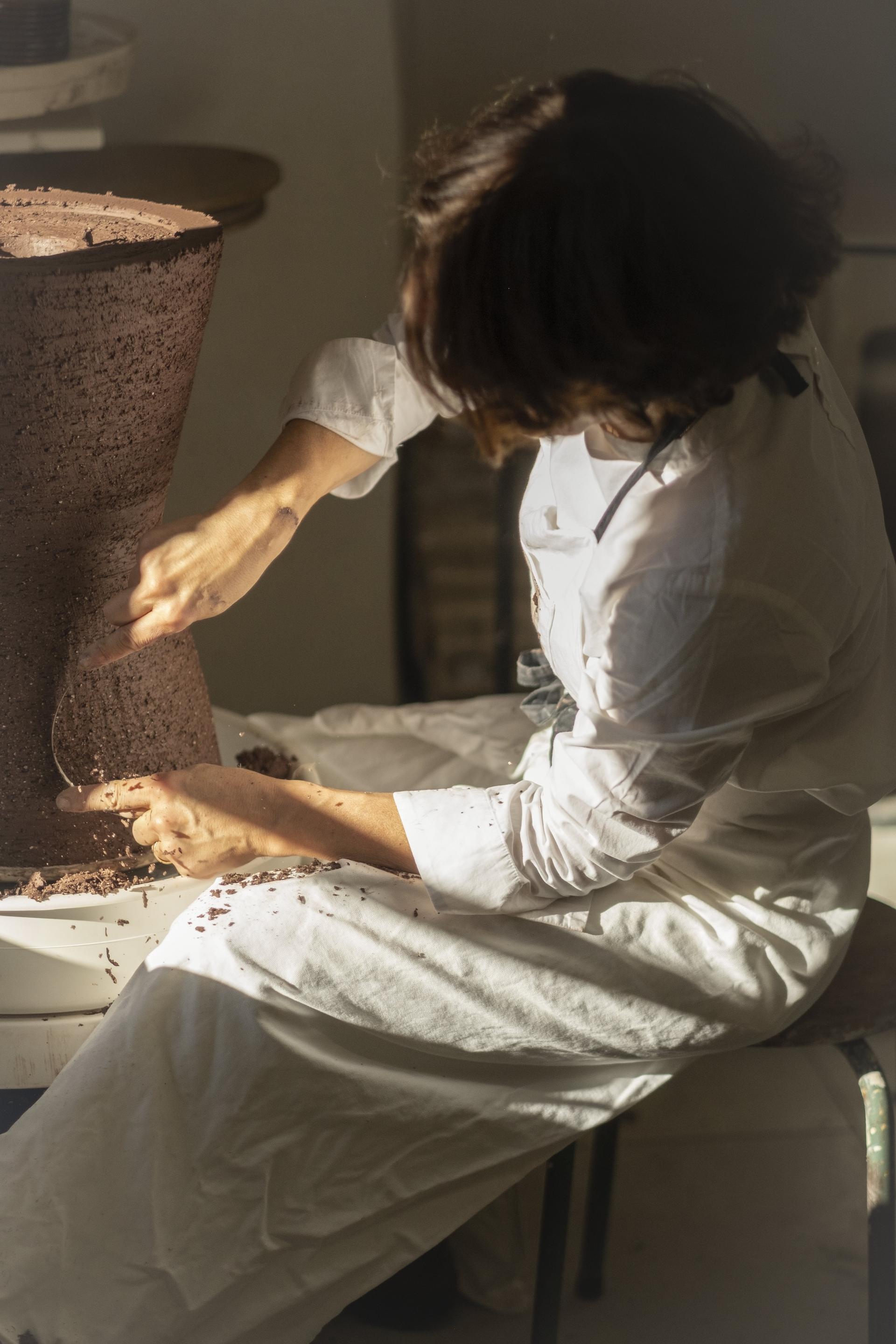 Skira presenta "A Crafted Christmas" con Karen Swami: collezione artigianale per Natale 2026