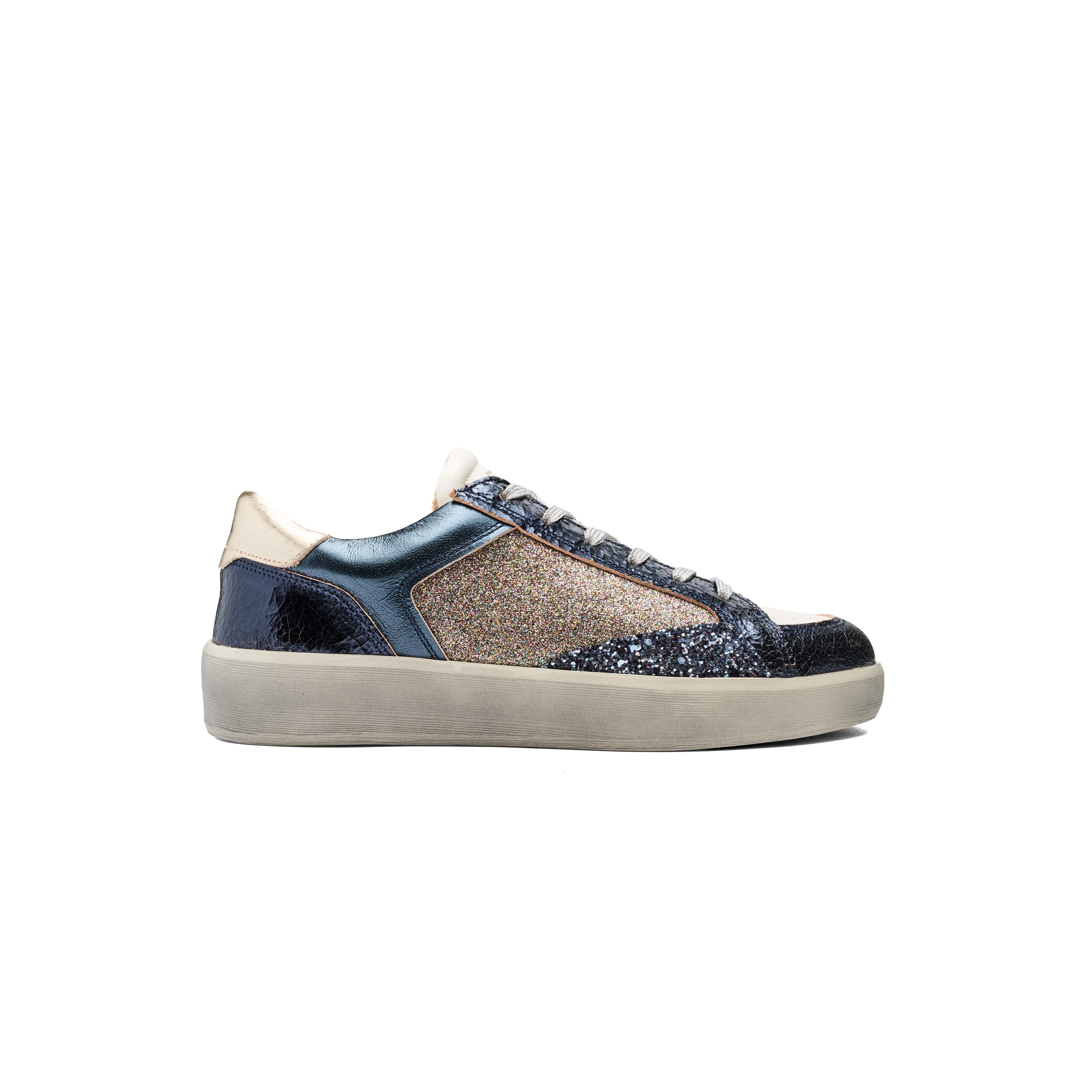 Ambitious presenta la collezione FW26 “Portraits”: calzature di qualità e stile per il Natale
