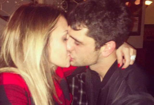 Rossella Intellicato bacia il fratello della Rodriguez la foto