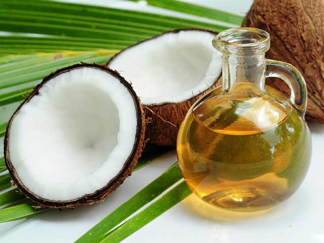 Scrub all'olio di cocco per una pelle più morbida e levigata