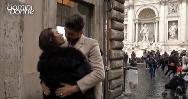Uomini e Donne arriva il bacio atteso tra Sonia e Federico