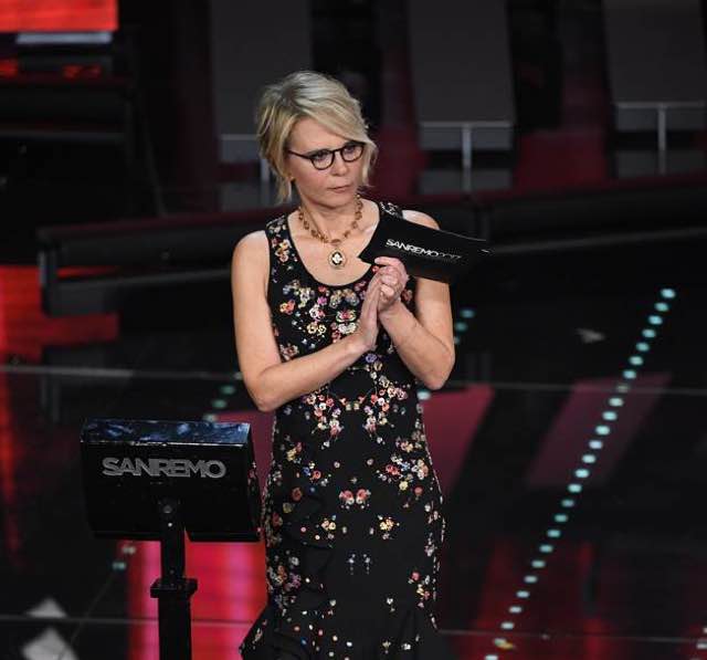 collana abiti look de filippi sanremo 2017