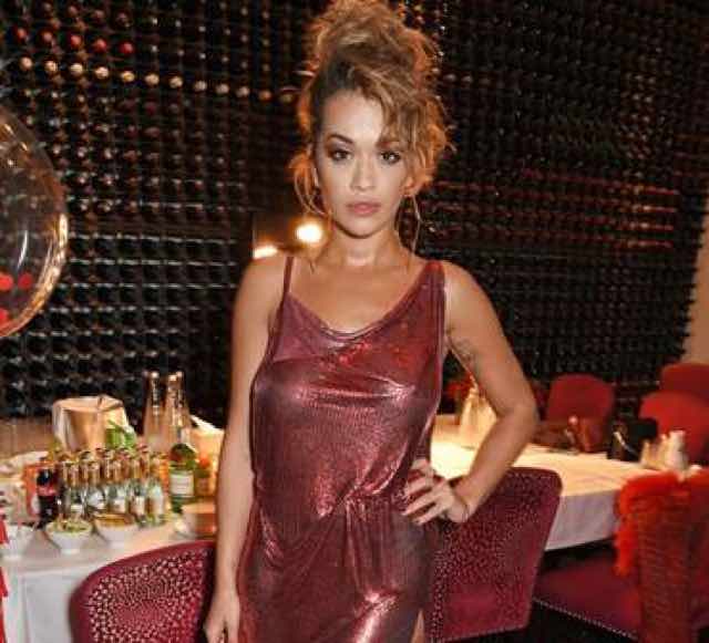 Rita Ora look strepitoso e fashion, guarda!