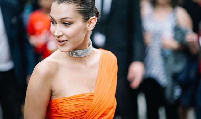 Il look della Top Model Bella Hadid a Parigi