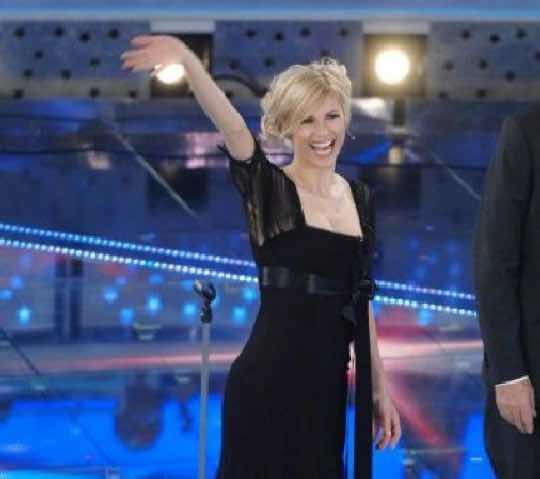 Michelle Hunziker abito stilista Sanremo 2018 che cosa indossa?