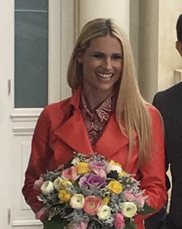 Michelle Hunziker Sanremo 2018 conferenza stampa look abito e fiori