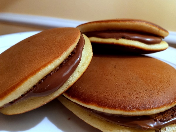 Come fare i pancake Dorayaki i pancakes giapponesi di Doraemon