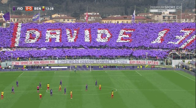 Astori commozione allo stadio la Fiorentina omaggia il su capitano e Francesca...