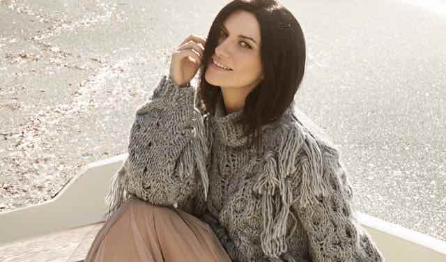 Laura Pausini look abito e stilista nel video di "Non è detto"