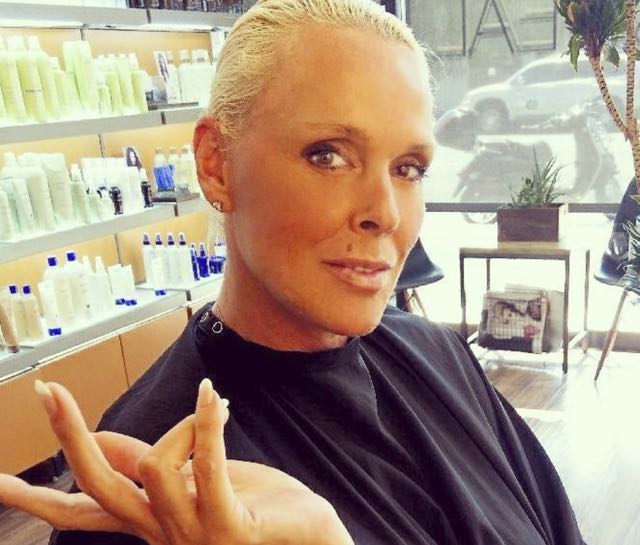 Brigitte Nielsen, l'ex di Stallone, sta male? Fotografata sulla sedia a rotella in ospedale