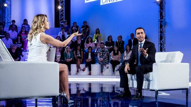 Luigi Di Maio ospite a Domenica Live da Barbara D'urso tra Reddito di Cittadinanza e immigrazione